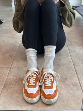 ALOHAS White and Orange Low-Top Fashion Sneakers